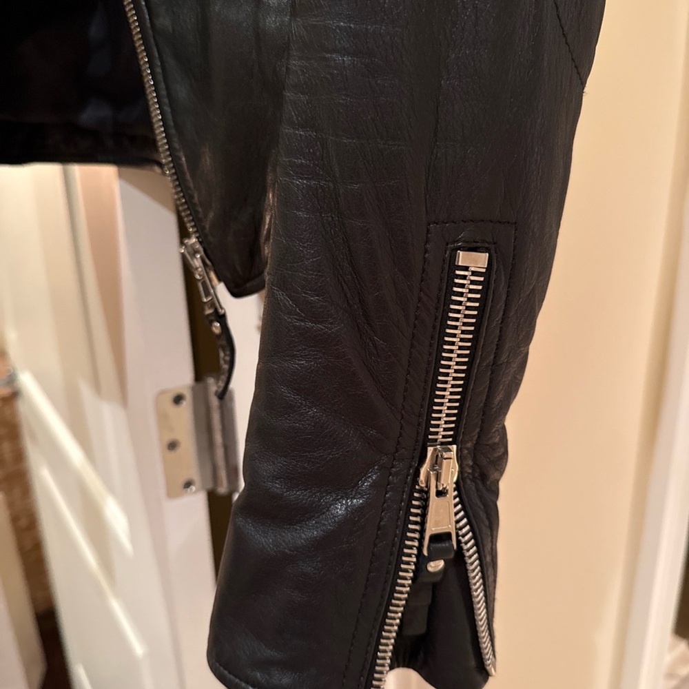 Balenciaga Women's Sleek Black Leather Jacket - Picture 4 of 8